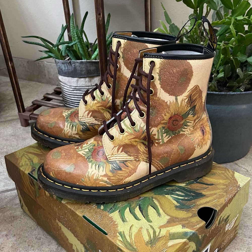 Van gogh doc martens